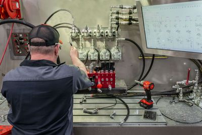 Avoid Pressure Drop Problems in Hydraulic Manifolds